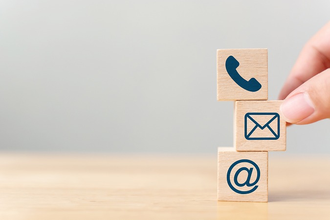 四角い木でできたマーク３種